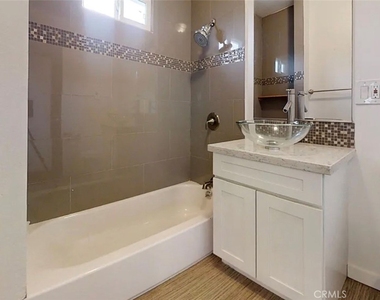 3629 Marmion - Photo Thumbnail 8