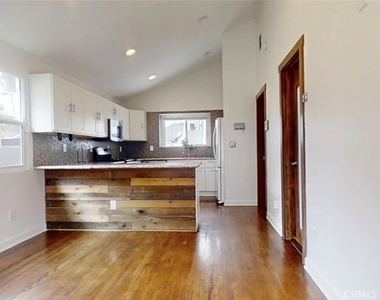 3629 Marmion - Photo Thumbnail 2
