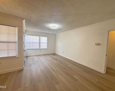 5612 Glickman Avenue - Photo Thumbnail 1