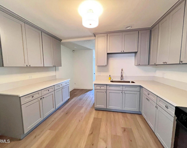 5612 Glickman Avenue - Photo Thumbnail 4