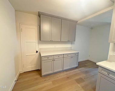 5612 Glickman Avenue - Photo Thumbnail 5