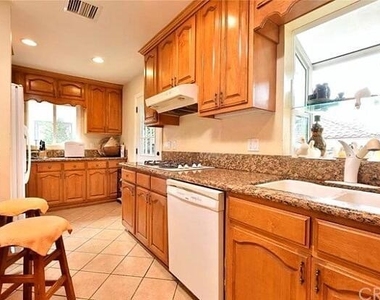 1736 Vistillas Road - Photo Thumbnail 10