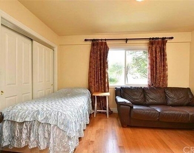1736 Vistillas Road - Photo Thumbnail 13