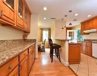 1736 Vistillas Road - Photo Thumbnail 9