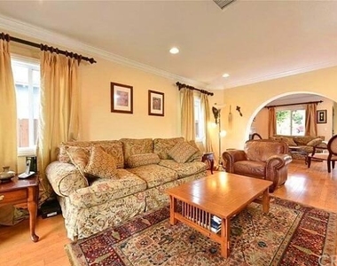1736 Vistillas Road - Photo Thumbnail 7