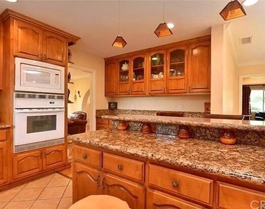1736 Vistillas Road - Photo Thumbnail 11
