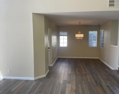 2415 Levante Street - Photo Thumbnail 10
