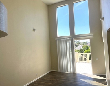 2415 Levante Street - Photo Thumbnail 7