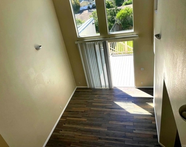 2415 Levante Street - Photo Thumbnail 9