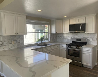 2415 Levante Street - Photo Thumbnail 4
