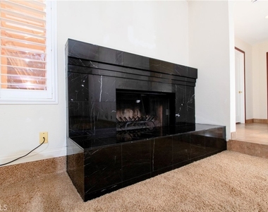 64337 Doral Drive - Photo Thumbnail 3