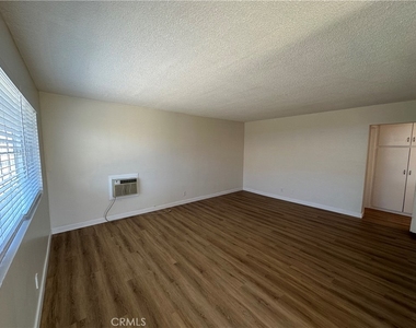 4754 Grace Avenue - Photo Thumbnail 3