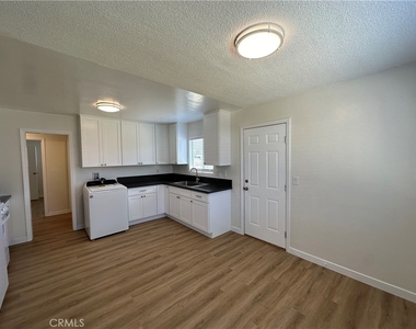 4754 Grace Avenue - Photo Thumbnail 4