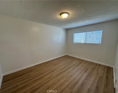 4754 Grace Avenue - Photo Thumbnail 9