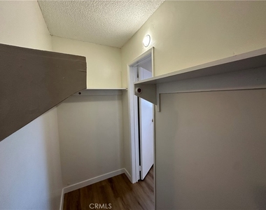 4754 Grace Avenue - Photo Thumbnail 10