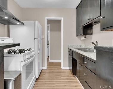 1250 E 1st Street - Photo Thumbnail 12