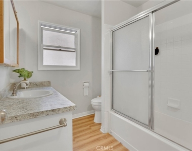 1250 E 1st Street - Photo Thumbnail 16