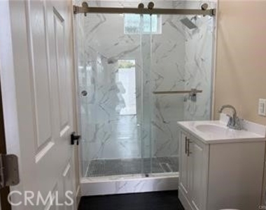 9452 Rose Avenue - Photo Thumbnail 5