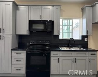 9452 Rose Avenue - Photo Thumbnail 3