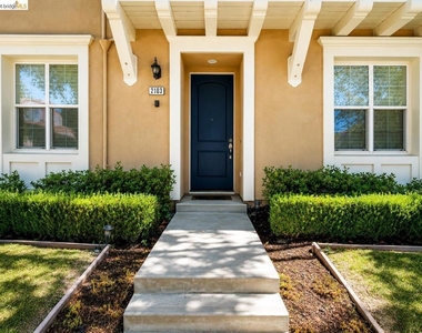 2103 Maidenhair Way - Photo Thumbnail 4