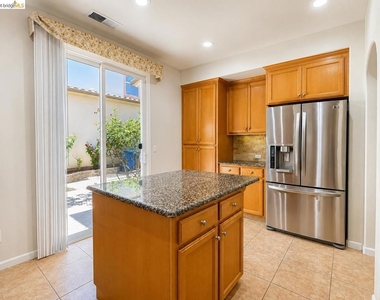 2103 Maidenhair Way - Photo Thumbnail 11