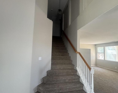 5575 Sunview Ct - Photo Thumbnail 3