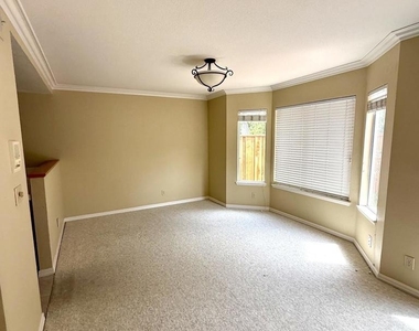 365 Bellflower Dr - Photo Thumbnail 14