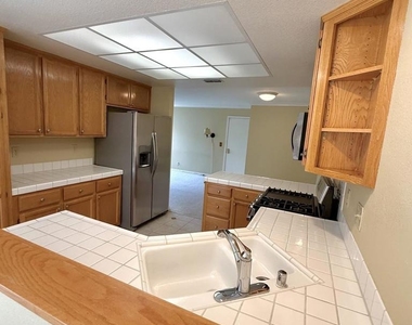365 Bellflower Dr - Photo Thumbnail 13