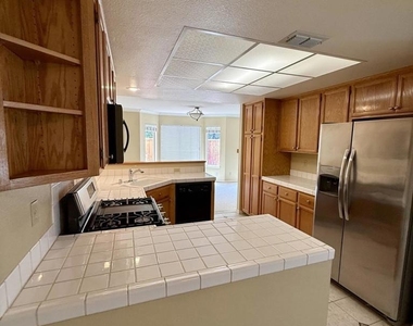 365 Bellflower Dr - Photo Thumbnail 12