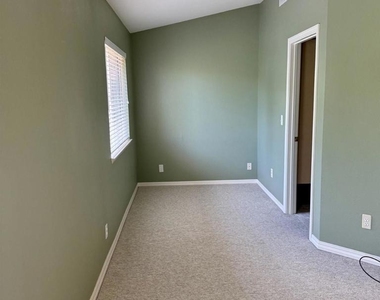365 Bellflower Dr - Photo Thumbnail 16