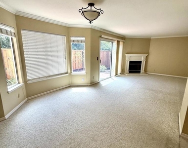 365 Bellflower Dr - Photo Thumbnail 5