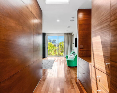 417 Venice Way - Photo Thumbnail 10