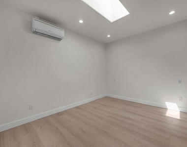 303 Culver Boulevard - Photo Thumbnail 11