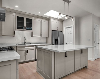 303 Culver Boulevard - Photo Thumbnail 3