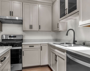 303 Culver Boulevard - Photo Thumbnail 5