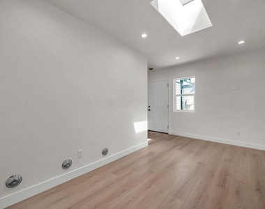 303 Culver Boulevard - Photo Thumbnail 14