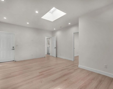 303 Culver Boulevard - Photo Thumbnail 7