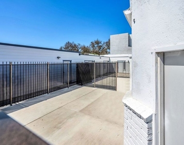 303 Culver Boulevard - Photo Thumbnail 16