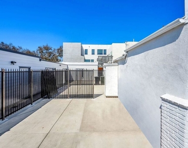 303 Culver Boulevard - Photo Thumbnail 17