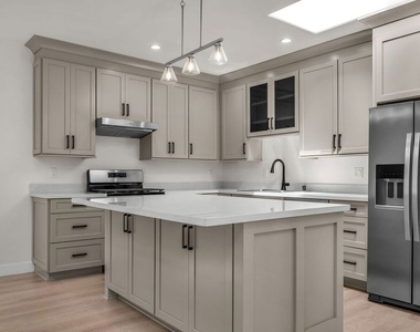 303 Culver Boulevard - Photo Thumbnail 4