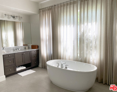 81765 Four Seasons Place - Photo Thumbnail 10