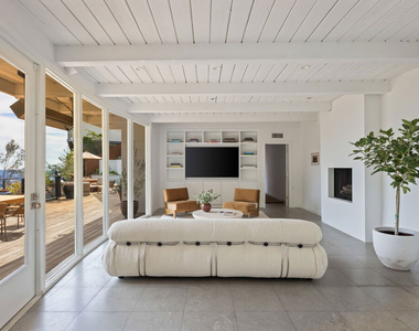 1568 Viewsite Drive - Photo Thumbnail 4