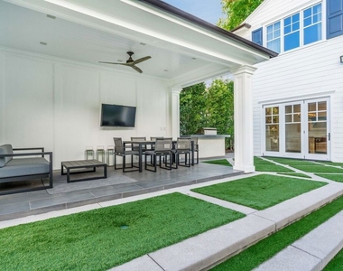 4800 Zelzah Avenue - Photo Thumbnail 13