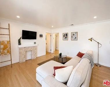 1028 12th Street - Photo Thumbnail 3