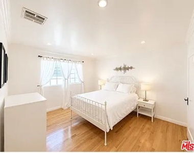 1028 12th Street - Photo Thumbnail 11