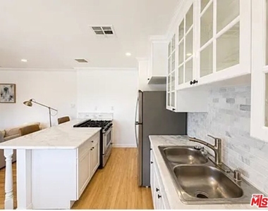 1028 12th Street - Photo Thumbnail 5