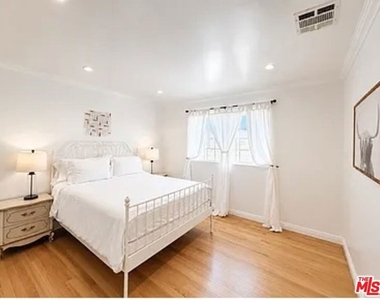 1028 12th Street - Photo Thumbnail 8