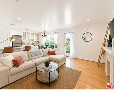 1028 12th Street - Photo Thumbnail 2