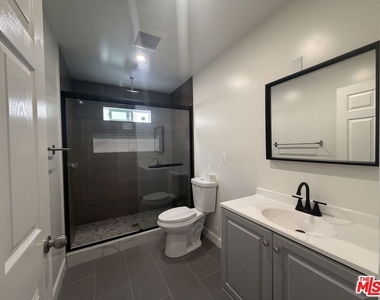 915 S Grand View Street - Photo Thumbnail 4