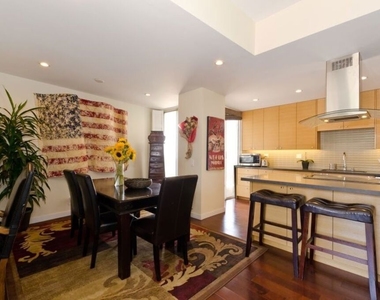 7250 Franklin Avenue - Photo Thumbnail 17